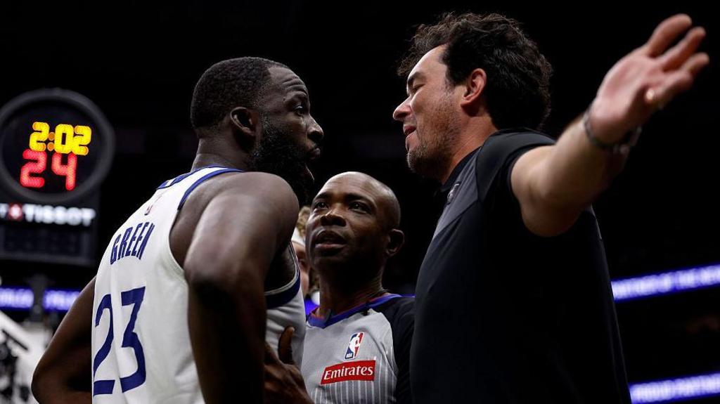 درگیری لفظی در دیدار گلدن استیت وریرز و نیواورلئان؛ واکنش درایموند گرین به هوادار جنجالی